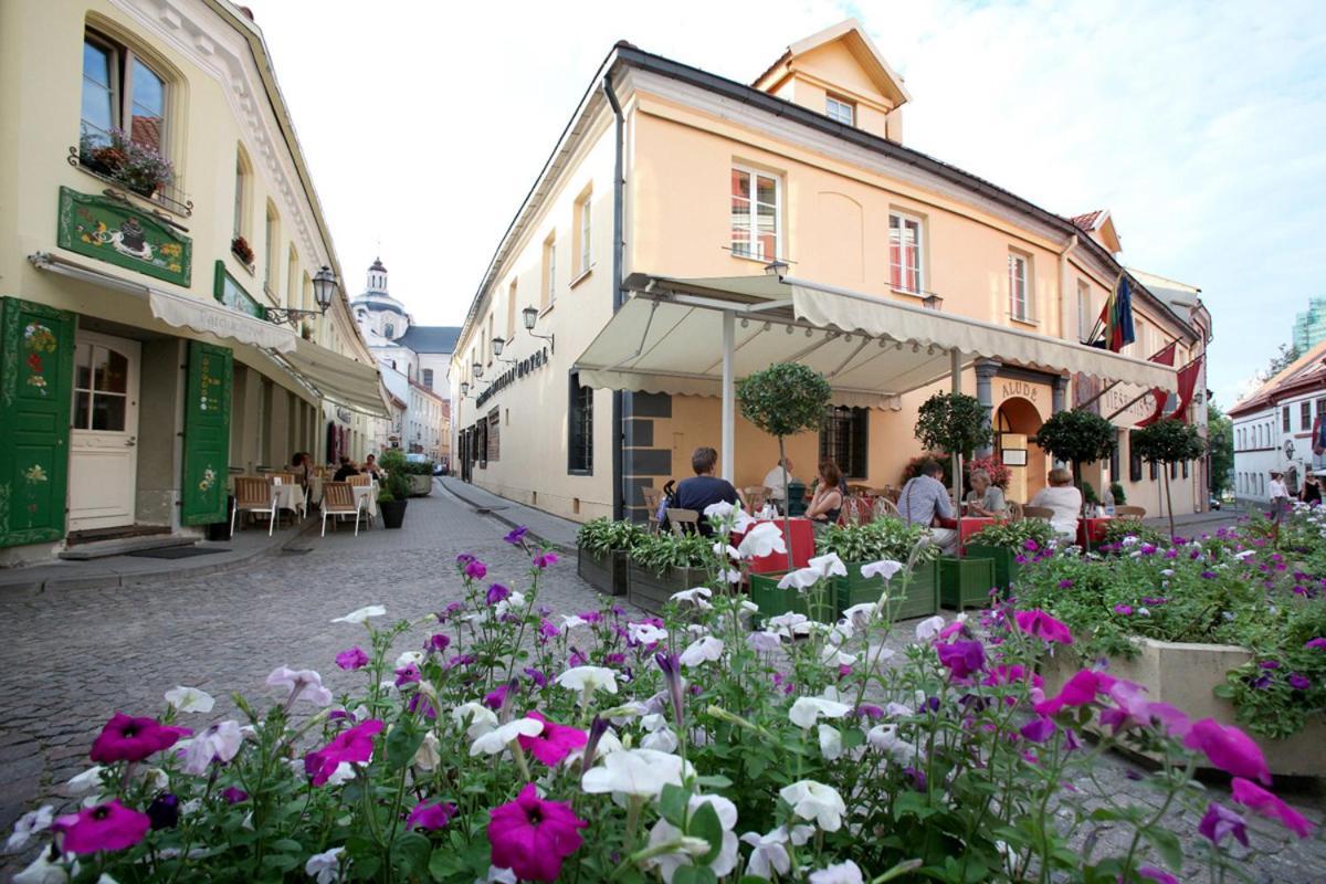 Exclusive Gaono Apartment In The Heart Of Old Town Вилнюс Екстериор снимка